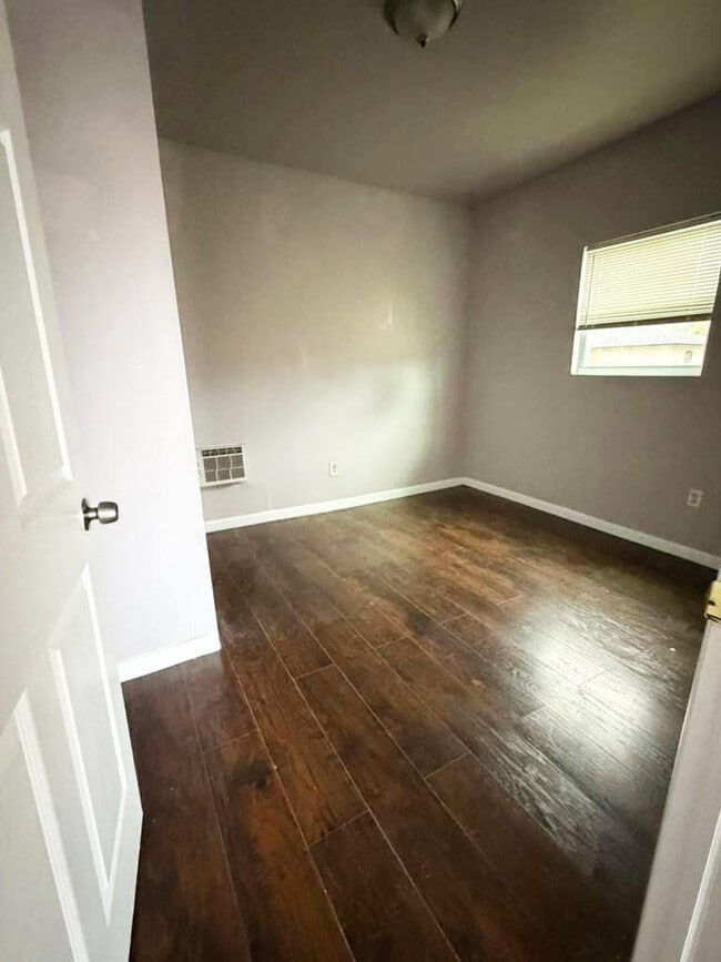 Photo - 701 N 9th St