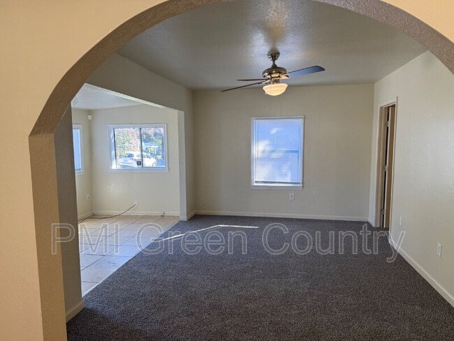 Photo - 610 E Xyler St