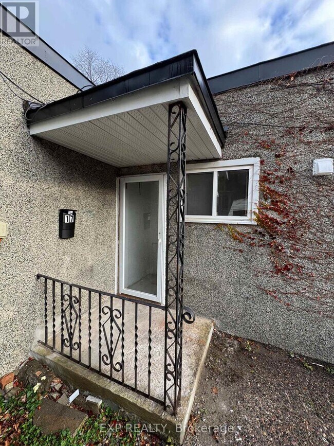Photo - 17 Loyer St