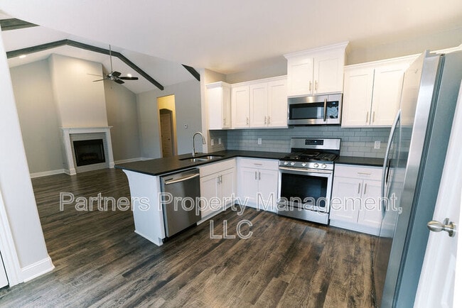 Photo - 372 Canada Dr