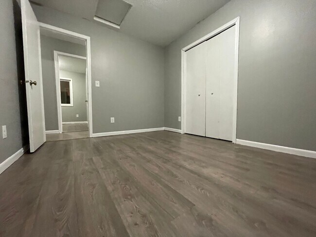 Photo - Amazing 5 Bedroom 2 Bathroom Home in South Minneapolis!