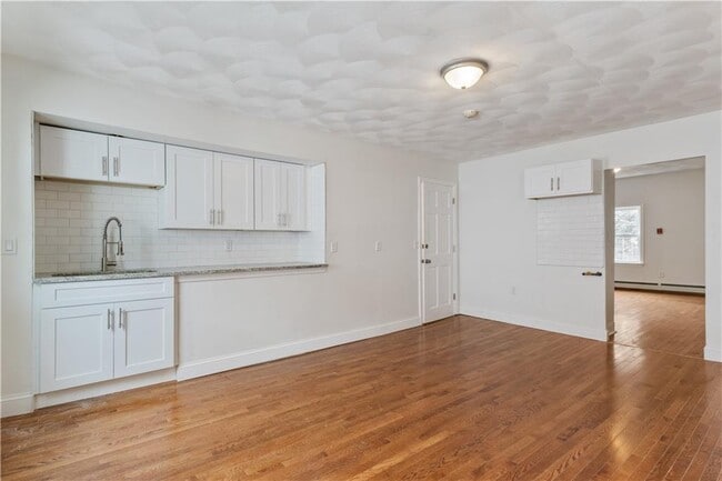 Photo - 418-418 Admiral St Apartment Unit 2R