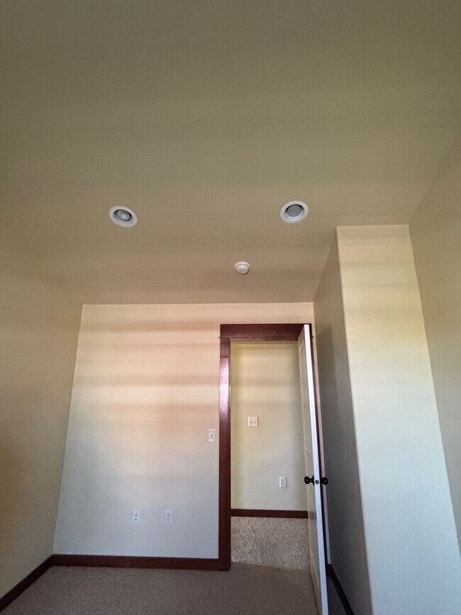 Photo - FIRST MONTH'S RENT FREE! New lower rent $1850 Unidad #29