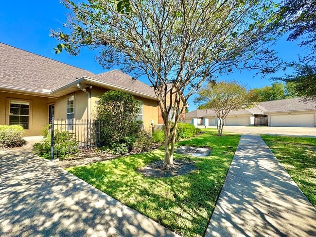 Building Photo - Spacious 2-Bed, 2-Bath Condo in Jackson Sq...