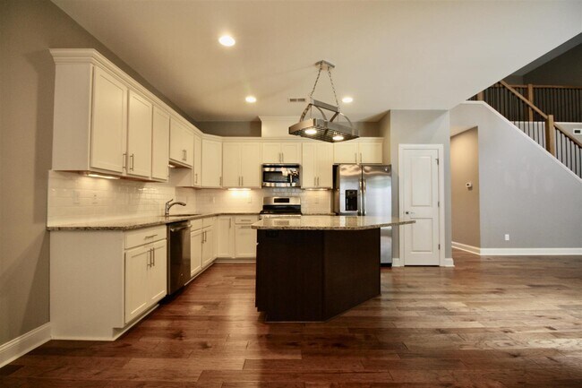 Photo - 147 Pinebranch Ct