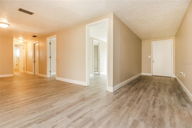 Photo - 2105 Sugarbush Dr