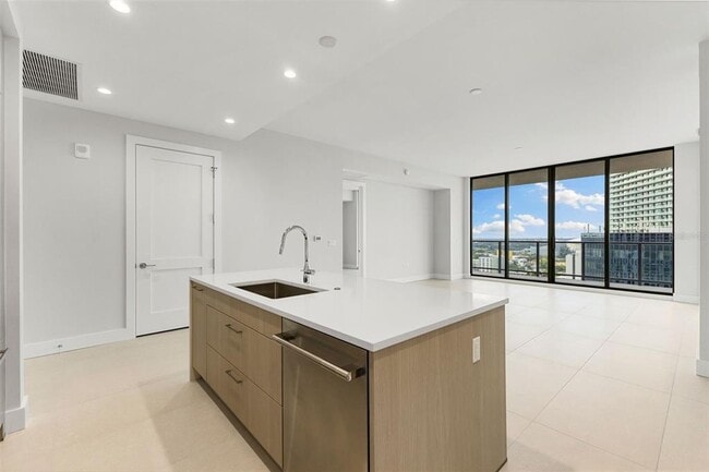 Photo - 275 1st Ave S Unidad 1907