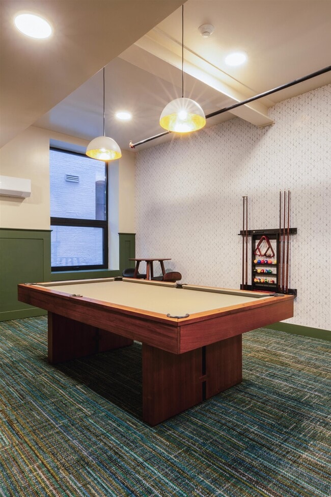 Building Photo - 25 E 22nd St Unit 303