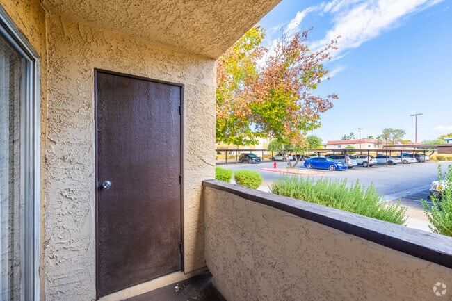 1BR, 1BA - 658SF - Patio