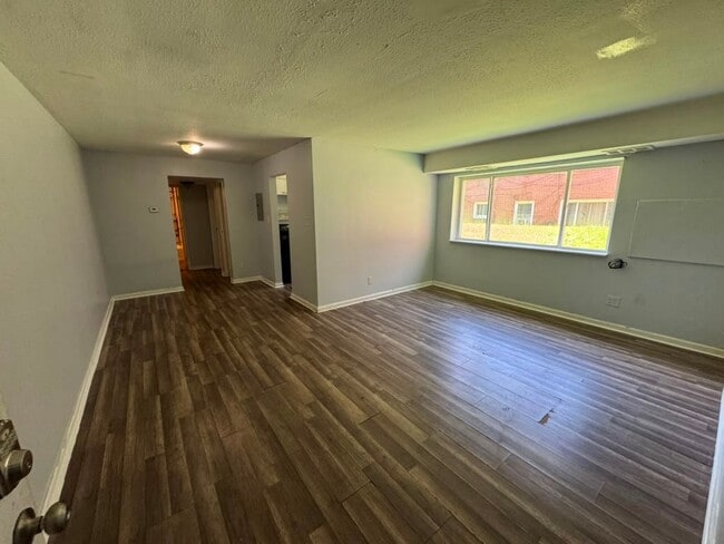 Building Photo - 13965 Superior Rd Unit 7B
