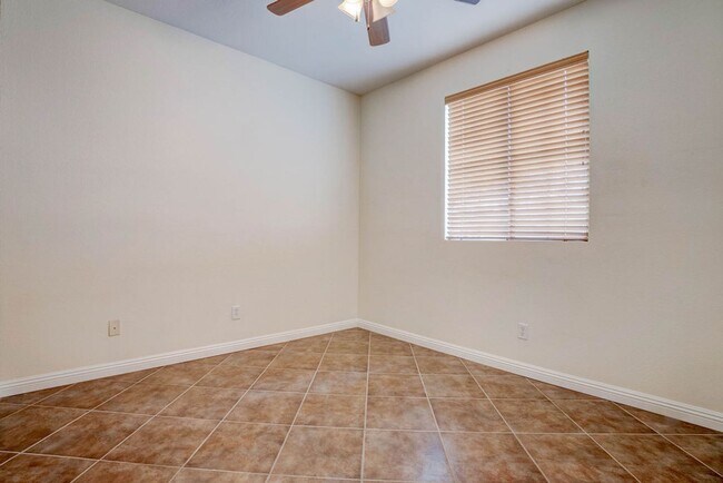 Photo - 1948 W Hammer Ln