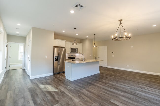 Photo - 500 Edgewater Cir Unit e