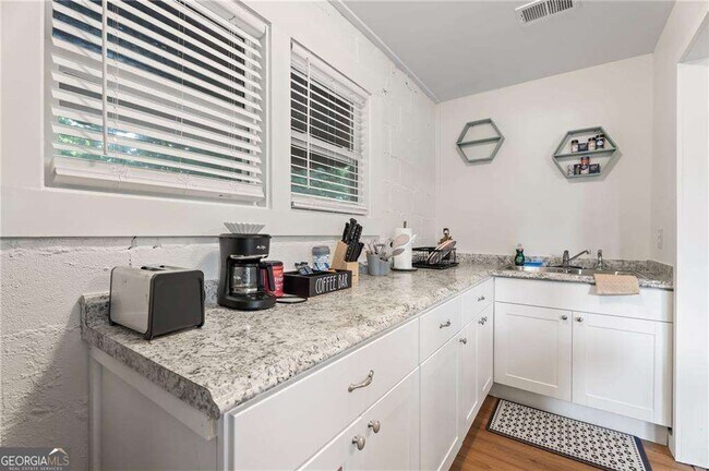Photo - 255 Richardson Rd NW Unit B