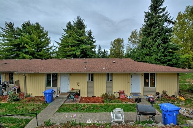 Building Photo - Cute 2 Bedroom 1 Bath in a 4-PLEX Unit A Rental