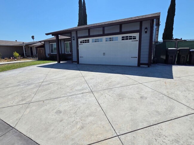 616 Placer Ln