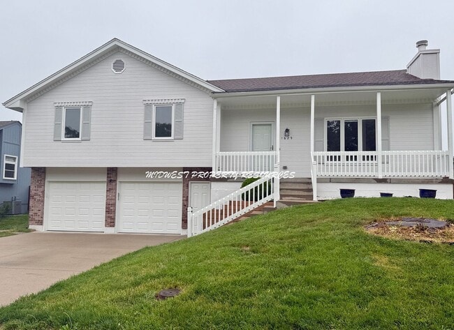 Building Photo - Spacious 3 Bedroom Home with Finished Basement, Covered Deck & Fenced Yard