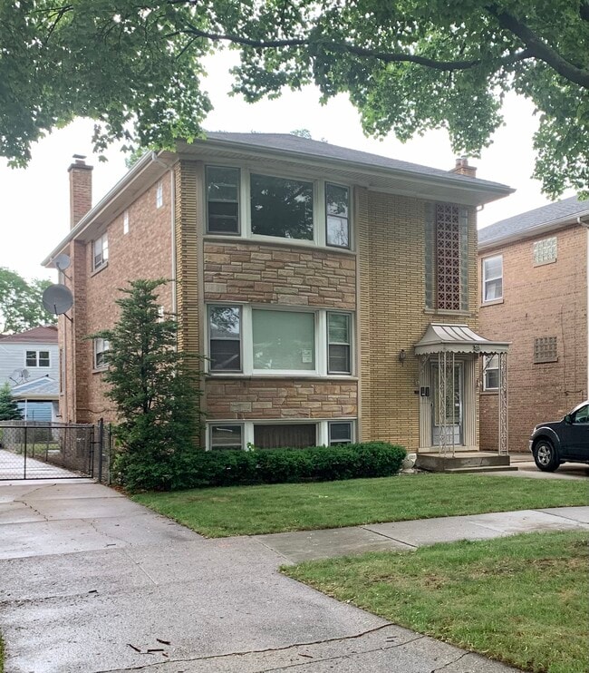 Photo - 5338 W Sunnyside Ave Apartments Unit #2