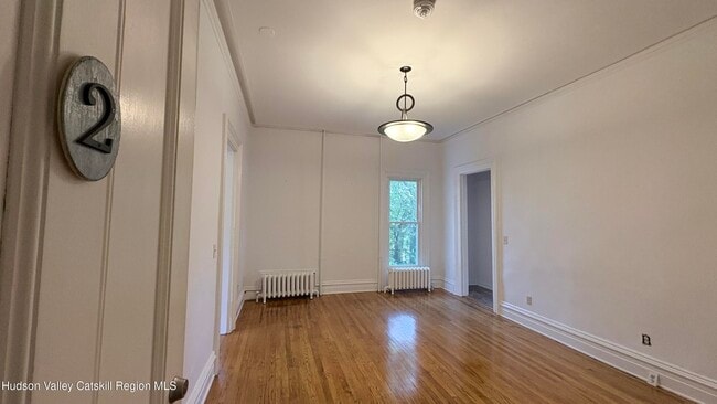 Building Photo - 834 Warren St Rental