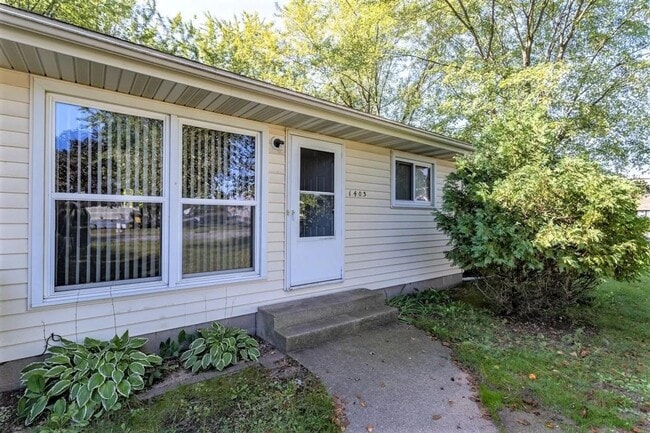 Building Photo - 1403/1405 Daley Avenue Unit 1403