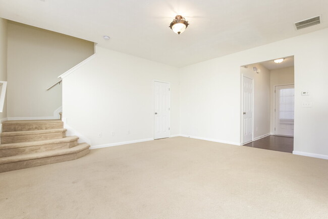 Photo - 815 Forsythia Way