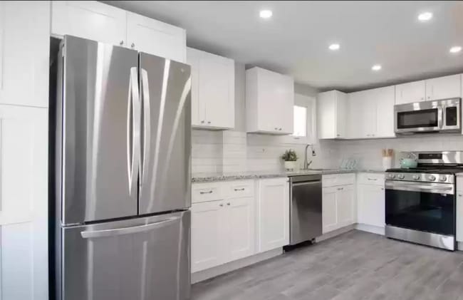 Building Photo - 14744 Athens Ave