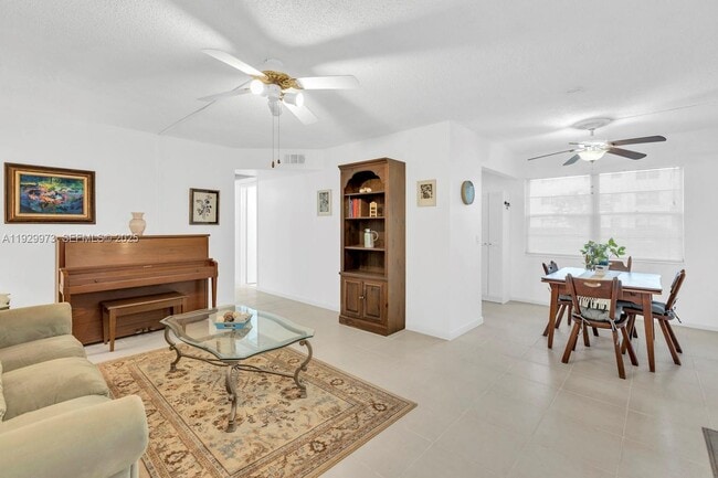 Photo - 130 Brighton Dr Unit D