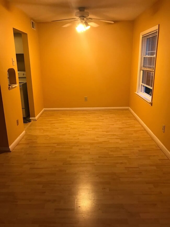 Dining Rm - 13200 Fairhill Rd Unit #3