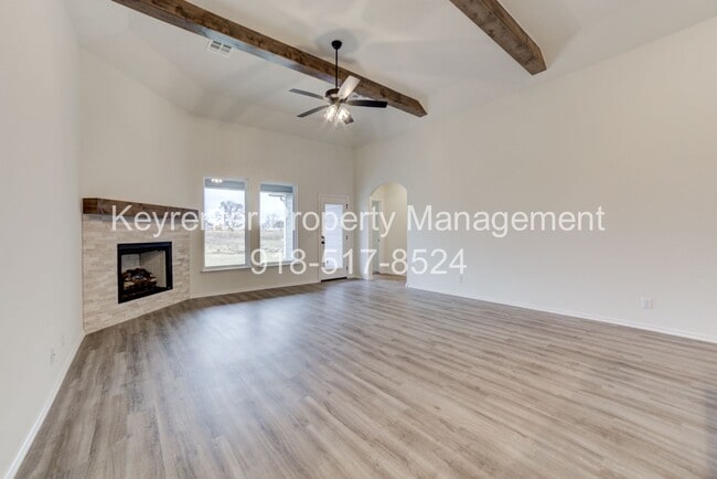 Photo - 4 BEDROOM CAPITAL HOME IN SAND SPRINGS!!!