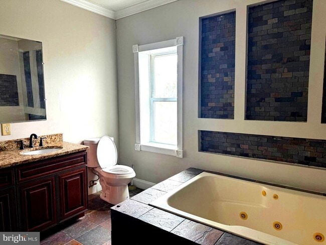 Photo - 600 Appleton St