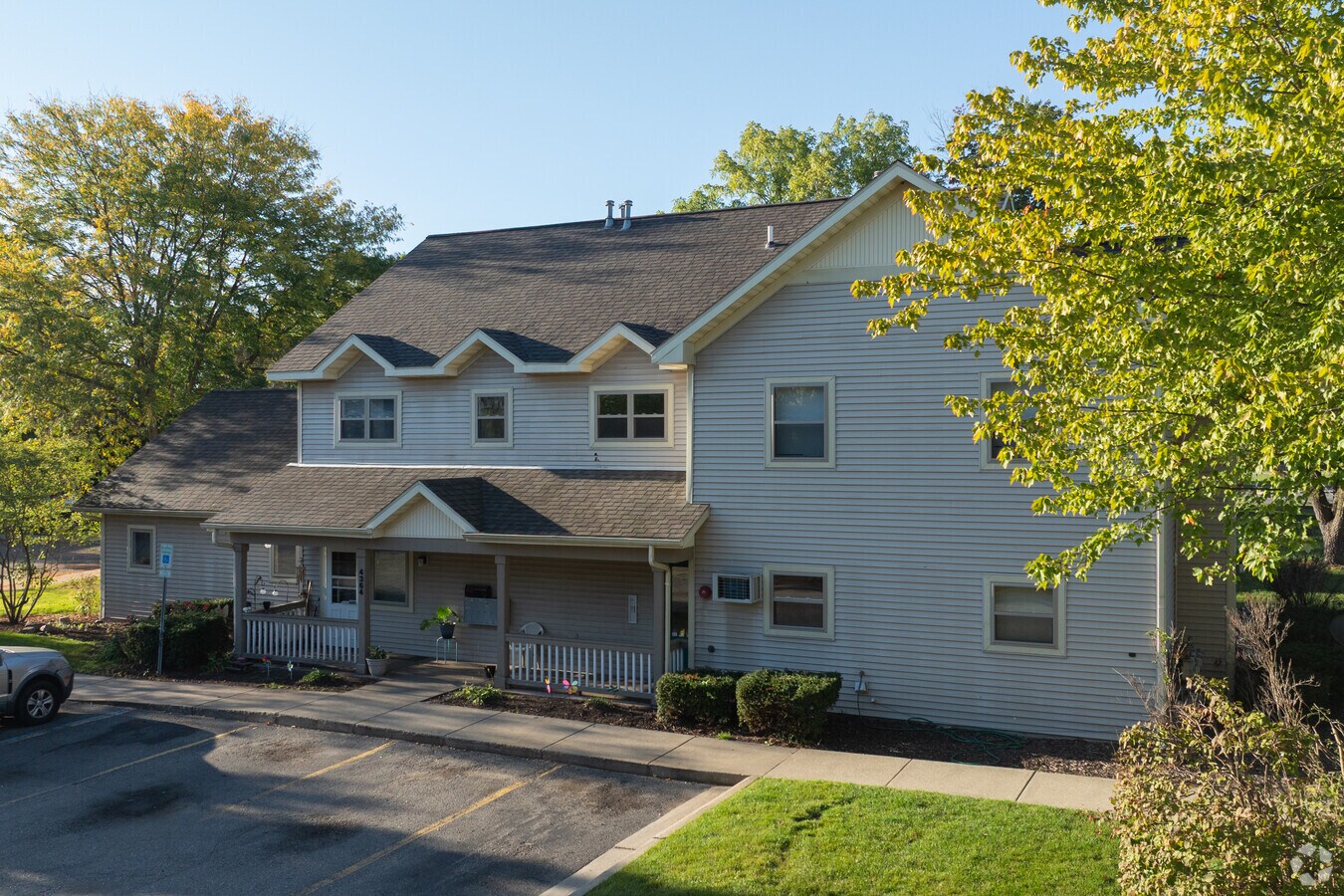 Photo - Genesis East Apartments