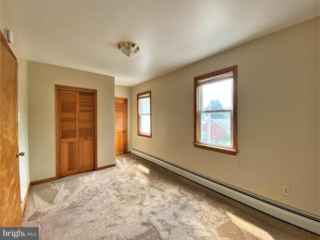 Photo - 220 Pratt St