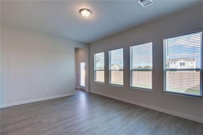 Photo - 15009 Ryman Rd