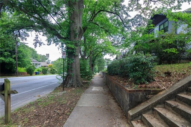 Photo - 1656 Hosea L Williams Dr SE