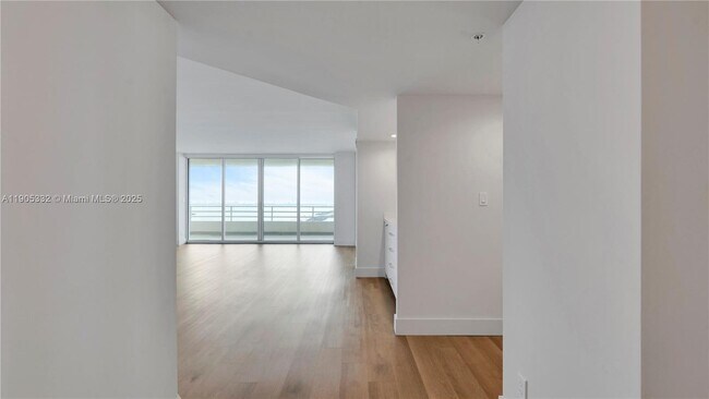 Photo - 555 NE 34th St Unit 701