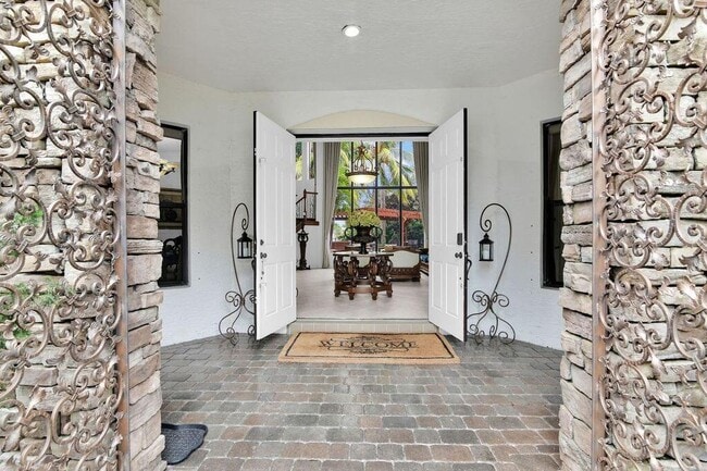 Photo - 10703 Versailles Blvd