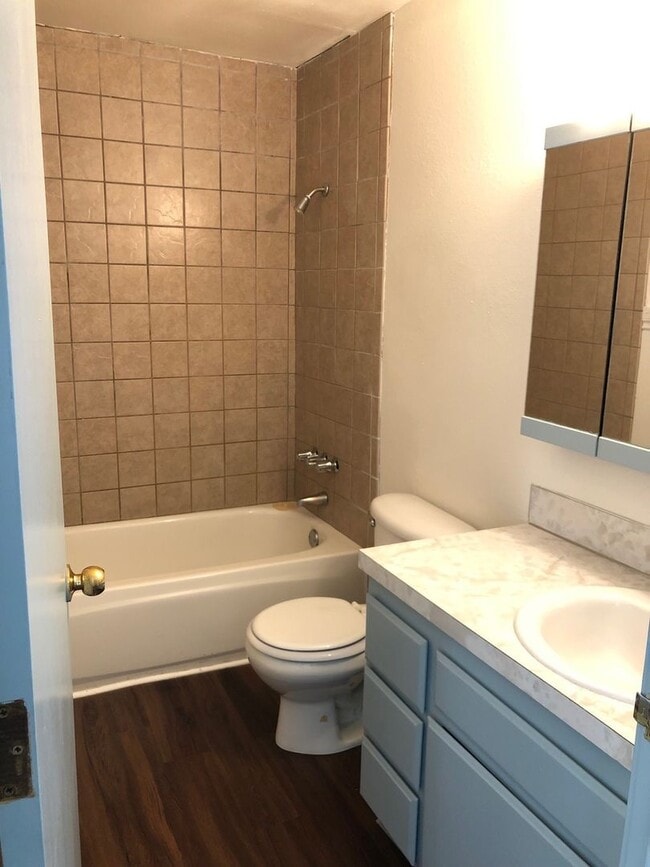 Photo - 2 Bedroom, 1 Bathroom Downstairs Apartment - 4-Plex