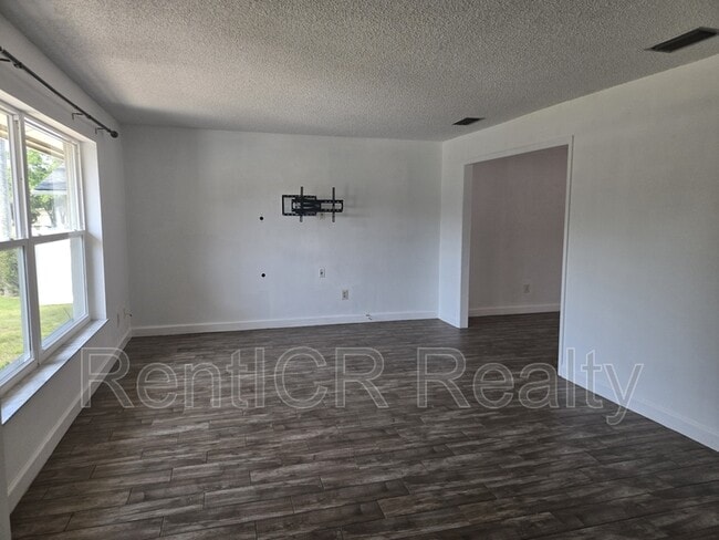 Photo - 1530 Fife Ct