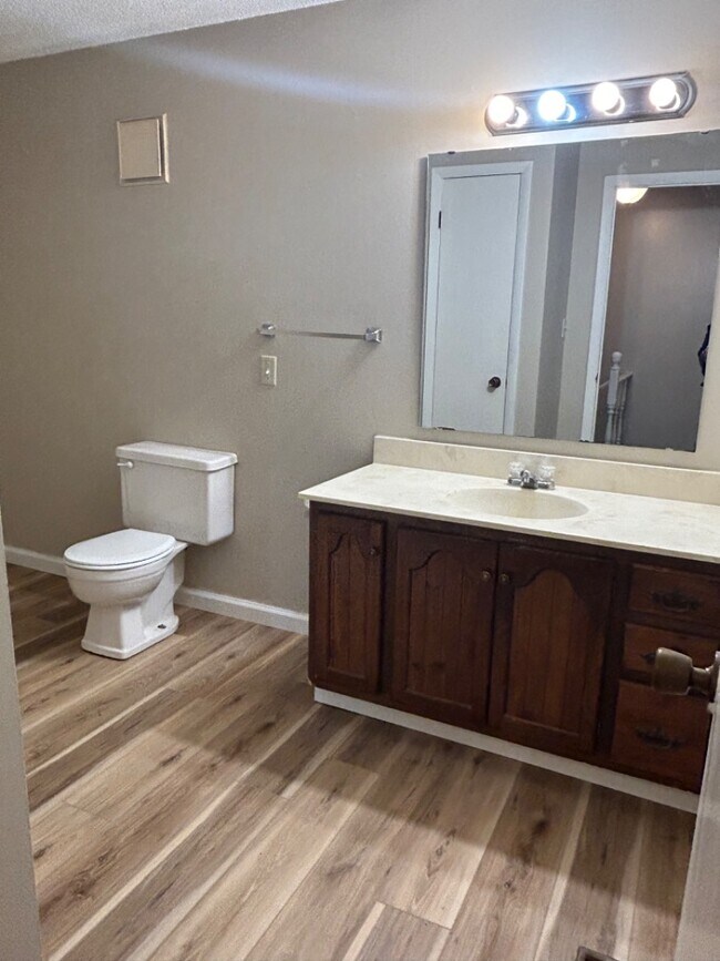 Photo - 917 Davis Blvd