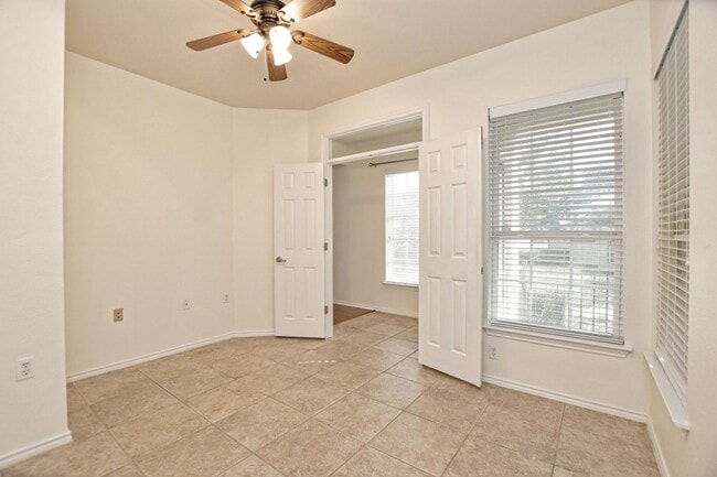 Photo - 815 Prairie Grass Ln