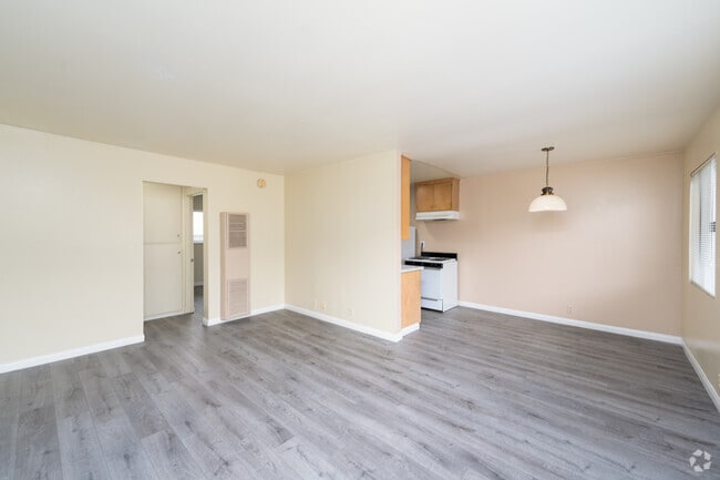 1BR, 1BA - 600SF