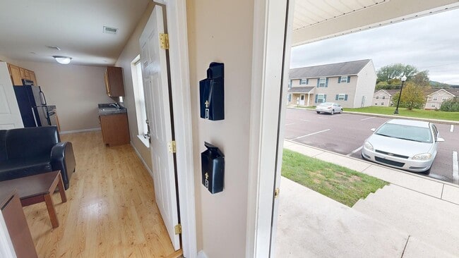 Photo - 601 Honeysuckle Ln