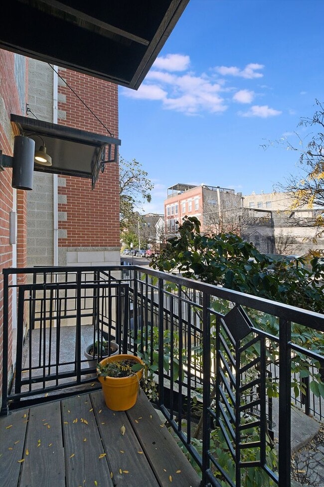 Photo - 4b3b Duplex Living in The Heart of Wicker Park Unit Apt 1