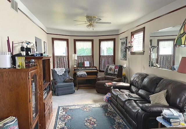 Photo - 518 Davisville Rd