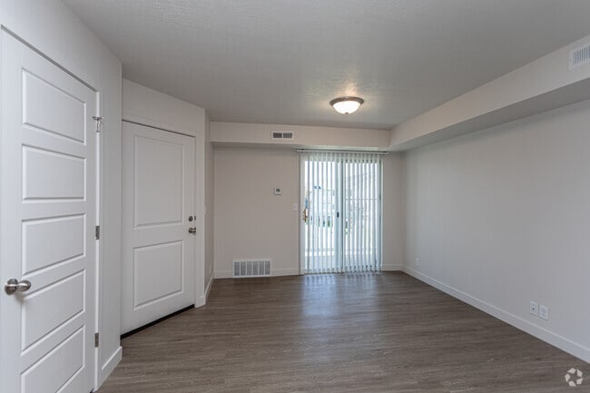 1BR, 1BA - The Windsor - Carrington Square