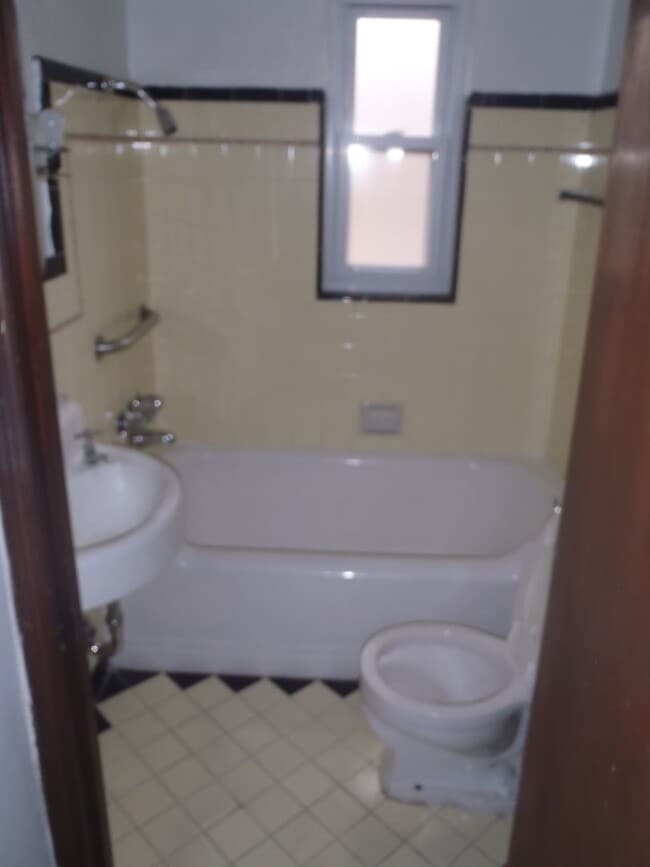 Photo - 960 Ludlow Ave Unidad 960-03