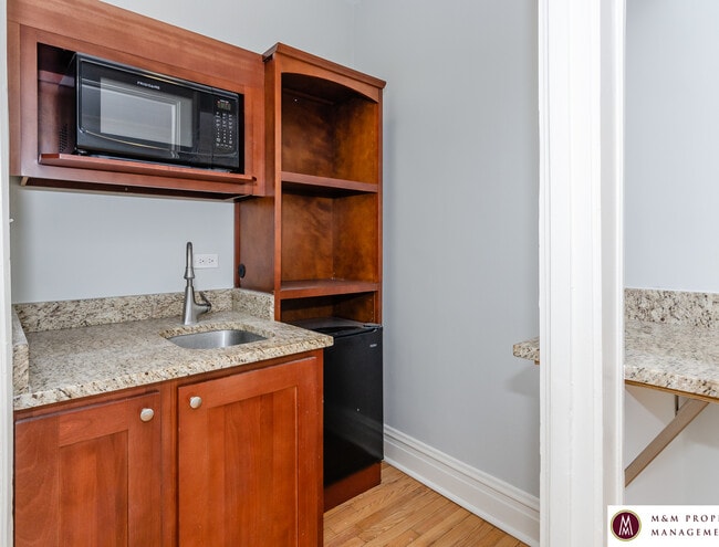 Photo - 1000 - 1010 North Blvd