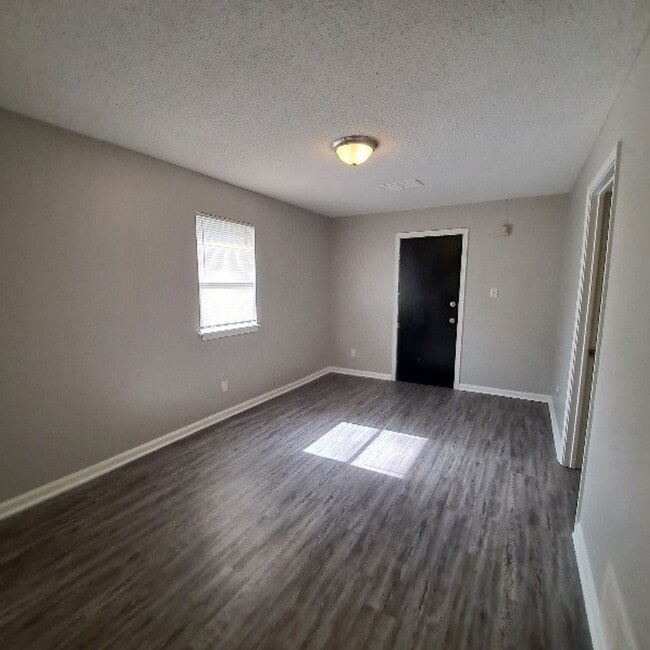 Photo - 2717 Carnes Ave