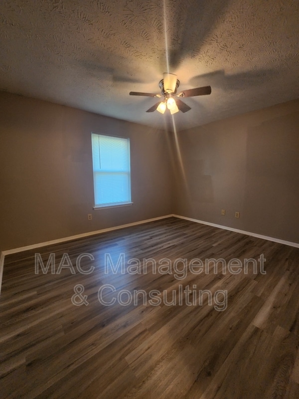Building Photo - 155 E Jere Whitson Rd Unit Apt. 1