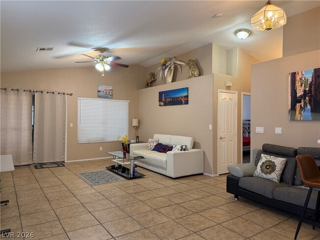 Photo - 868 Worrell Ave