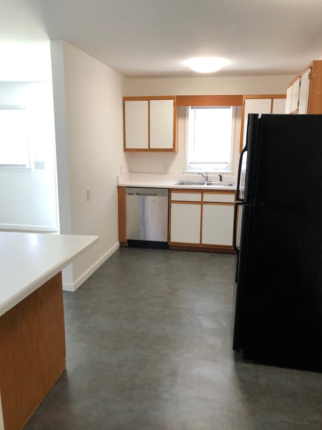 Photo - Birch Commons